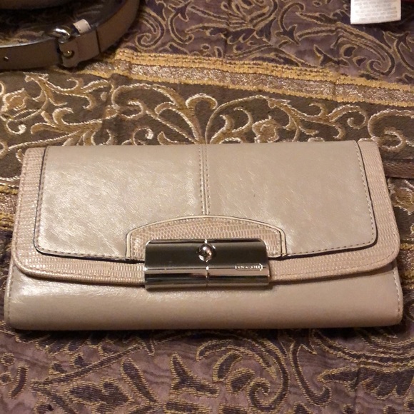 Coach Kristin Shoulder Bag and matching Wallet - Picture 10 of 16